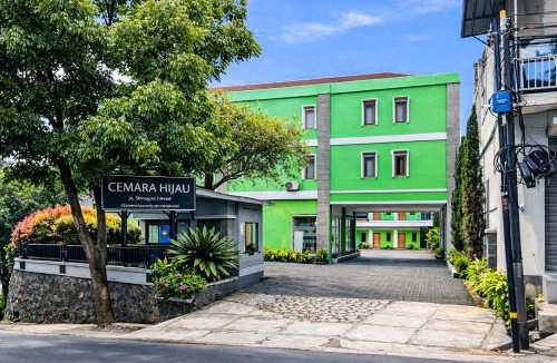 Lembang Hotel | RedDoorz Plus near The Great Asia Africa Lembang