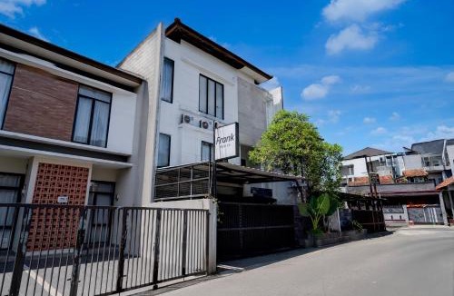 Cimahi Hotel | Hotel O near Politeknik Negeri Bandung formerly Frank House