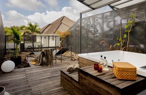 Batu Bolong Hotel | The Lima Ocean Suites Pererenan