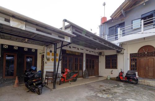 Bekasi House | RedDoorz Plus near Trans Studio Cibubur 2