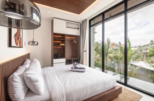 Berawa Villa | Magnificent 5BR Retreat Near Finns Beach Canggu