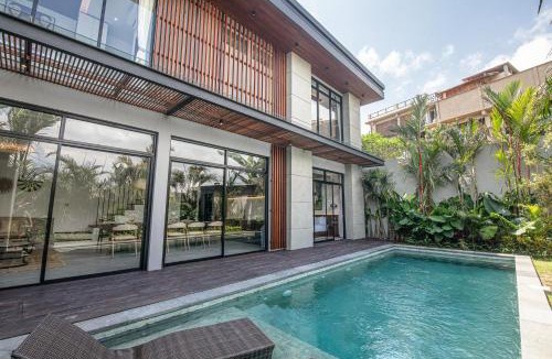 Berawa Villa | Magnificent 5BR Retreat Near Finns Beach Canggu