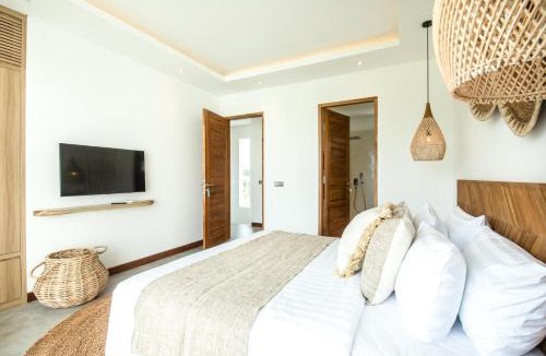 Berawa Villa | Seaside Luxury 4BR Villa, 400m to Finns, Canggu