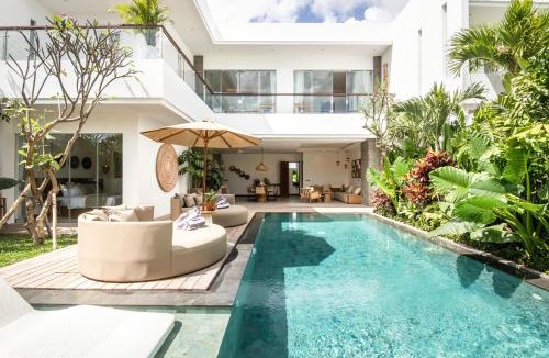 Berawa Villa | Seaside Luxury 4BR Villa, 400m to Finns, Canggu