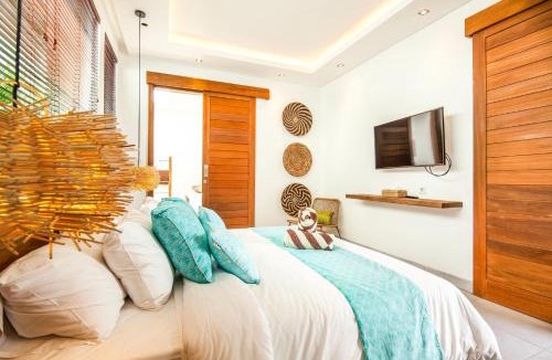Berawa Villa | Spacious 4 BR Walking Distance to Finns Beach