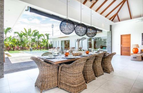 Berawa Villa | Canggu 400m to Beach Escape 4br Designer villa