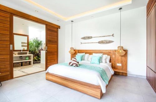 Berawa Villa | Spacious 4 BR Walking Distance to Finns Beach