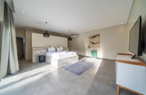 Padangsambian Klod Villa | Lotus Villa - Spacious Pool Retreat with BBQ & Patio
