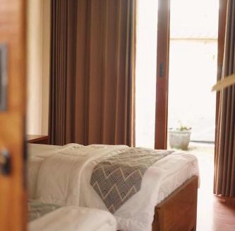 Batu Karas Hotel | Banana surf and stay