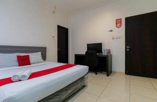 Waru Hotel | RedDoorz near T1 Juanda Airport