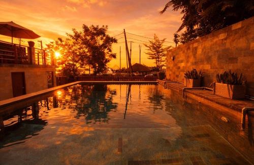 Labuan Bajo Hotel | The Loft by Smoke House - Central Stay - Stairs Access
