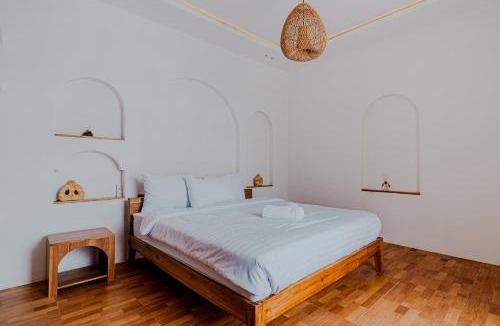 Praya Barat Villa | Villa Costaluna