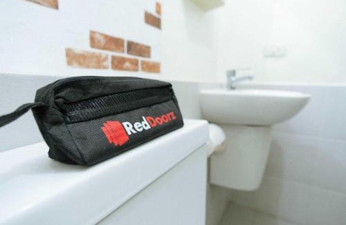 Lubuklinggau Hotel | RedDoorz Syariah at Sherren Guest House Lubuk Linggau