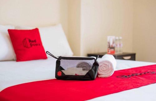Lubuklinggau Hotel | RedDoorz Syariah at Sherren Guest House Lubuk Linggau