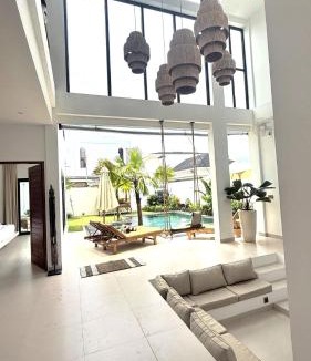 Kediri Villa | Villa Jaya Luxury 3 Bed Room Villa Private Pool Jacuzzi 5 minutes from Nuanu
