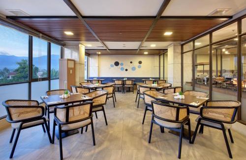 Palu Hotel | Aston Palu Hotel & Conference Center