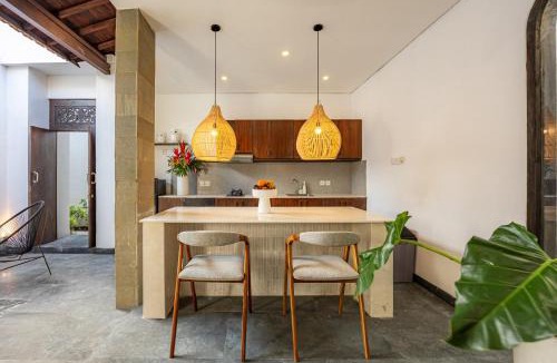 Sunset Road Resort | Apple Villa & Suite Seminyak