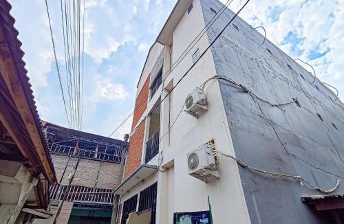 Bekasi Timur Hotel | Homestay Cemara Bekasi Mitra RedDoorz