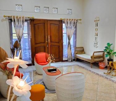 Madiun House | Kaswari 3BR Home - entire home