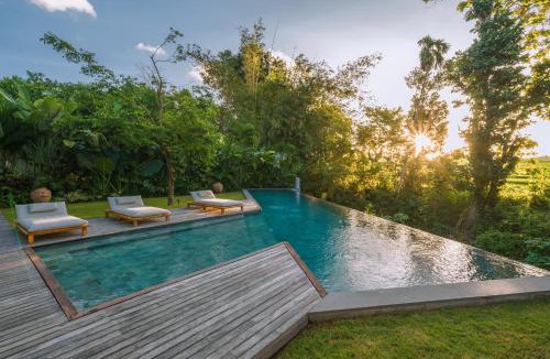 Pererenan Villa | Villa Kauh - Luxury Tropical 5BR Villa Close to Pererenan Beach