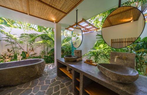 Pererenan Villa | Villa Kauh - Luxury Tropical 5BR Villa Close to Pererenan Beach