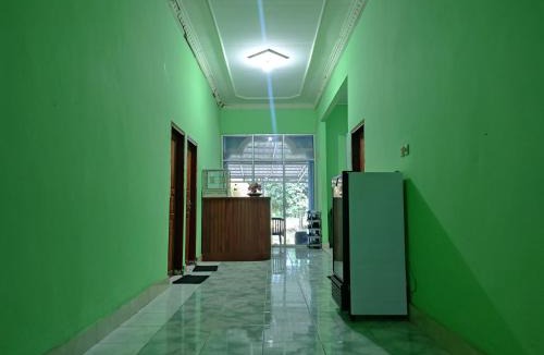 Mamuju Hotel | OYO 93411 Syariah Hotel Tomborang