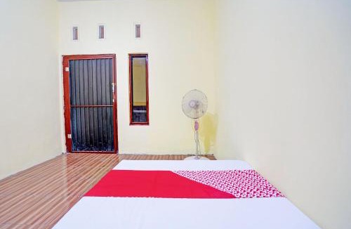 Prigen Hotel | OYO Life 92920 Rumah Kost Azca