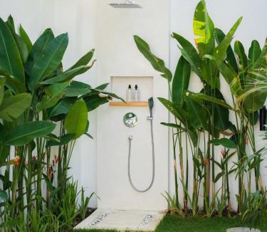 Berawa Villa | Lux 500sqm 5BR Villa, 400m to FINNS & Canggu Beach