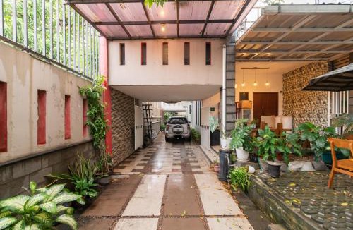 Jaka Sampurna Hotel | Safaraz Garden near Galaxy Bekasi Mitra RedDoorz