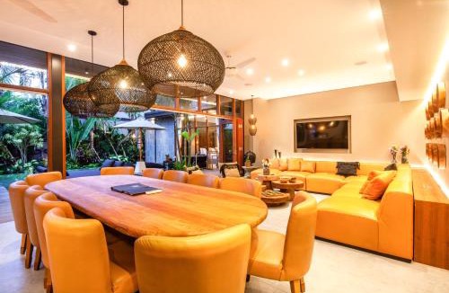 Berawa Villa | Luxury 6BR Canggu 400m to Finns beach