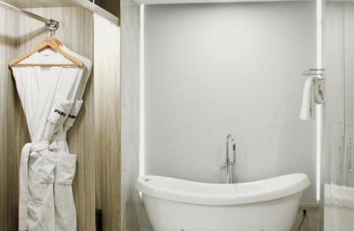 Old Jakarta Hotel | Sparks Life Jakarta, ARTOTEL Curated