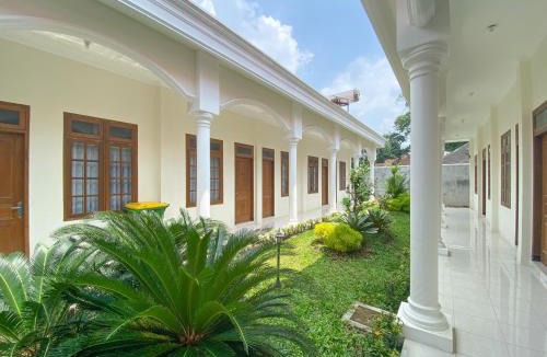 Jember Hotel | Urbanview Raden Mansion Jember
