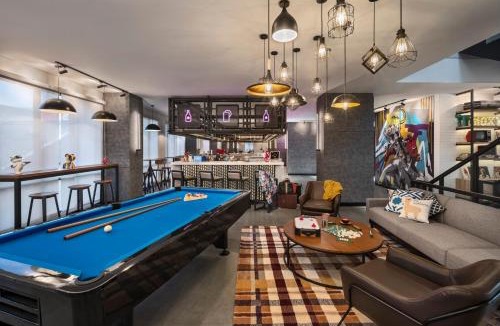Banjarsari Hotel | Moxy Solo