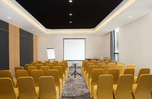 Bogor Tengah Hotel | Luminor Hotel Padjadjaran Bogor by WH