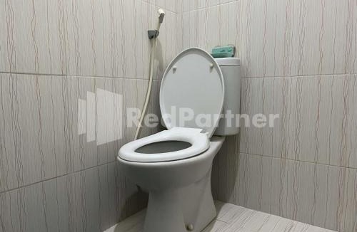 Peterongan Hotel | Hotel Dewi near GOR Merdeka Jombang Mitra RedDoorz