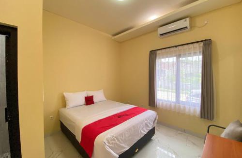 Purwokerto Hotel | RedDoorz Syariah at Jitu Guest House Purwokerto