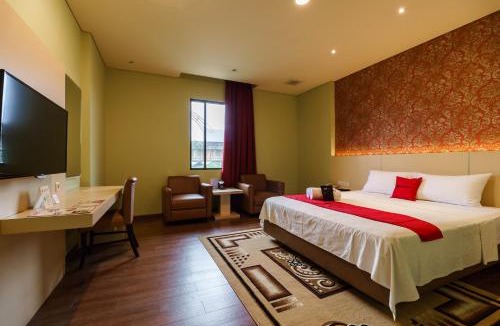 Old Jakarta Hotel | RedDoorz Plus near Dunia Fantasi Ancol