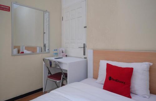 Purwokerto Hotel | RedDoorz Syariah near Kampus UNSOED Purwokerto