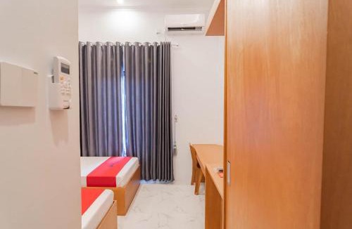 Baros Hotel | RedDoorz Syariah @ Tanggeung