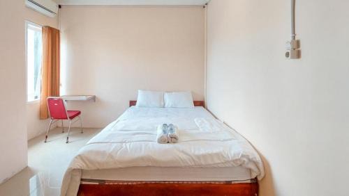 Caruban Hotel | Artayya Puri 3 Syariah near Terminal Caruban Mitra RedDoorz
