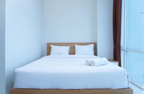 Pondokcina Apartment | Homey and Modern 2BR Apartment at Atlanta Residence By Travelio