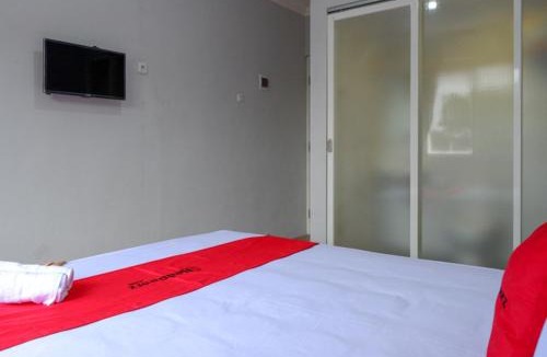 Semarang Hotel | RedDoorz @ City Park Medoho Semarang