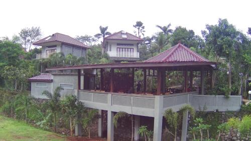 Tahunan Resort | The Gecho Inn Country