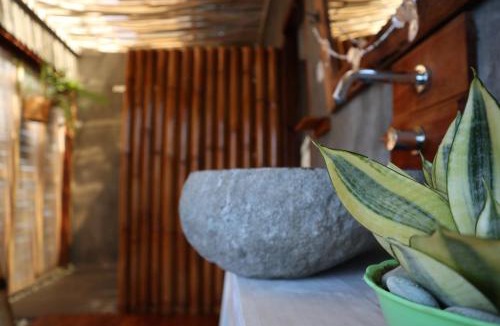 Tiworiwu Hotel | Manulalu Jungle