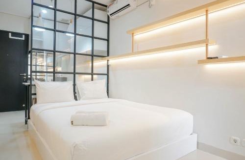 Pondokcina Apartment | Spacious and Modern Studio Apartment at Atlanta Residences By Travelio
