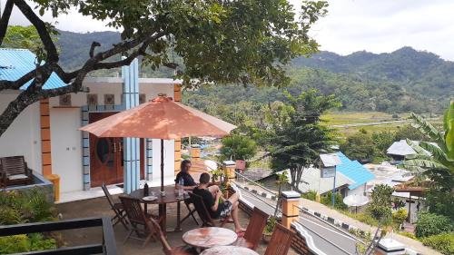 Moni House | Bintang Bungalow Tour & Travel