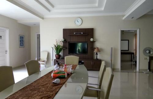 Tanah Datar Bed & Breakfast | Puri Ratna Joewita
