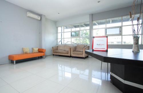 Siwalankerto House | RedDoorz at Siwalankerto Surabaya