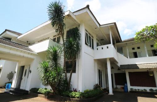 East Jakarta House | Villa Sri Manganti