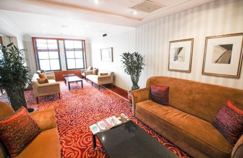 Gambir Hotel | Redtop Hotel & Convention Center